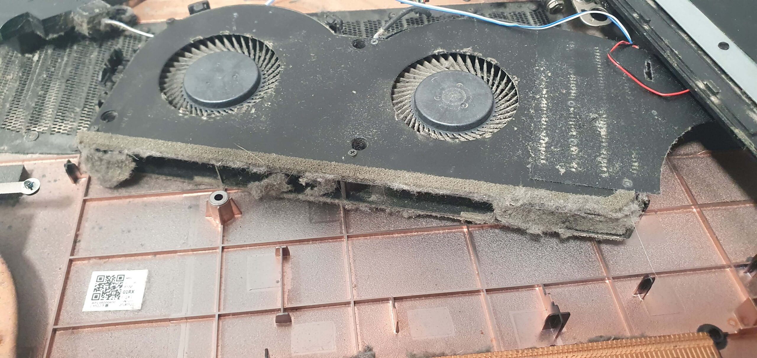 Curățare profesională laptop București — înlocuire pastă termică PlusLaptop.ro