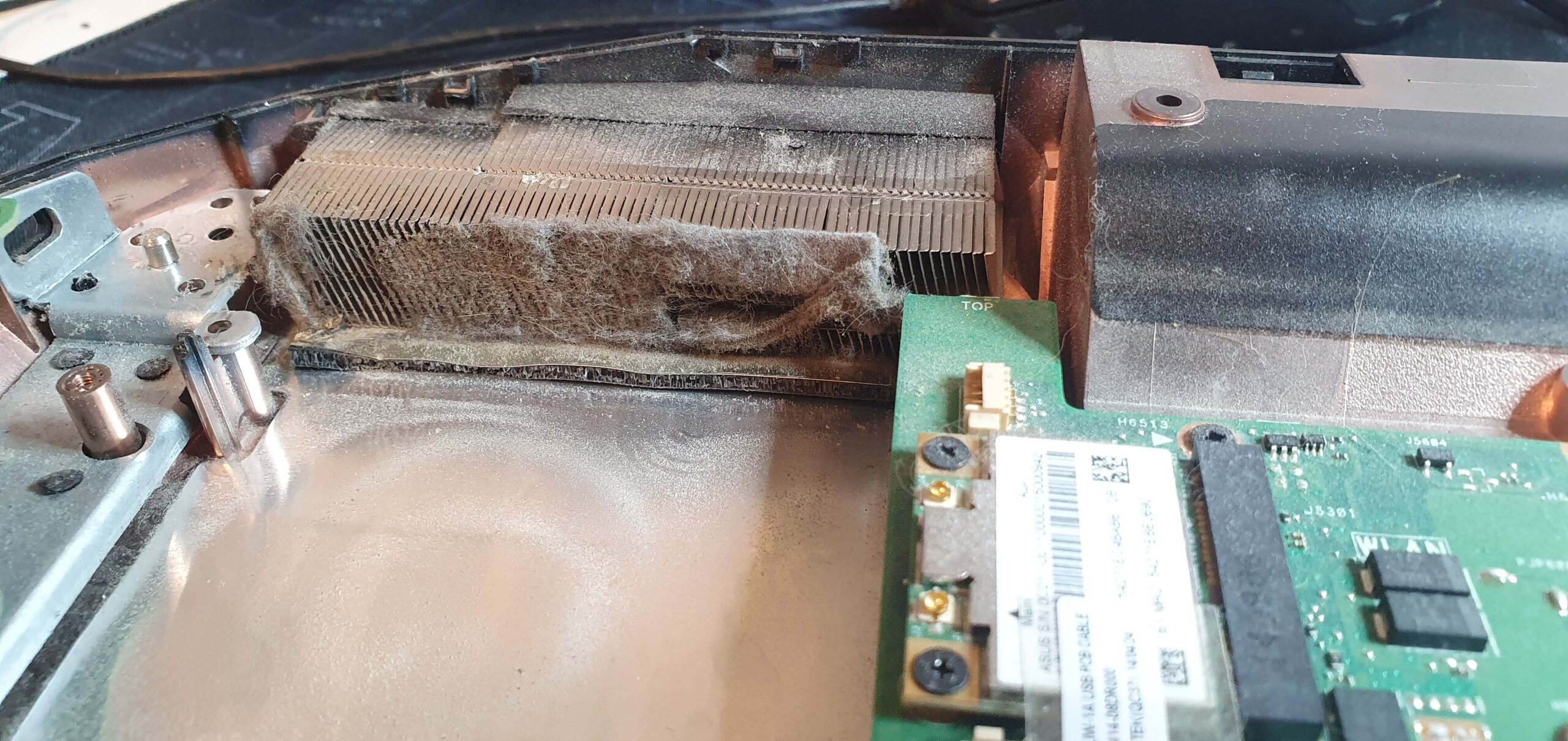 Curățare profesională laptop și PC Sector 2 București — PlusLaptop.ro